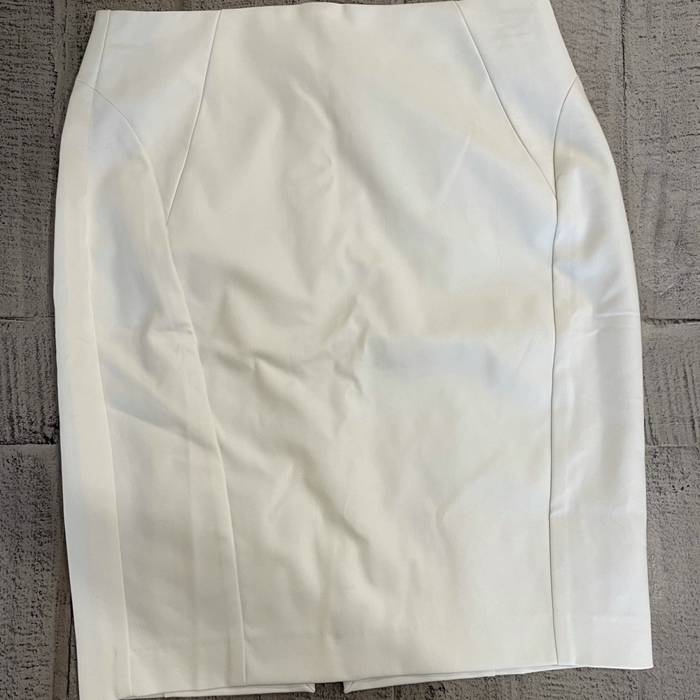 NWT Express off white faux leather skirt with fabric sides size 6